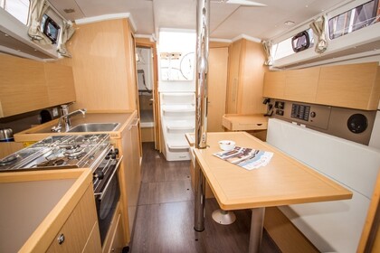 Hyra båt Segelbåt Bénéteau Oceanis 35 Split
