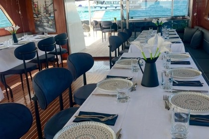 Istanbul Gold Standard: Private Luxury Yacht Rentals on the Bosphorus