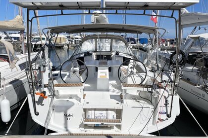 Location Voilier  OCEANIS 38.1 - MAHE Hyères