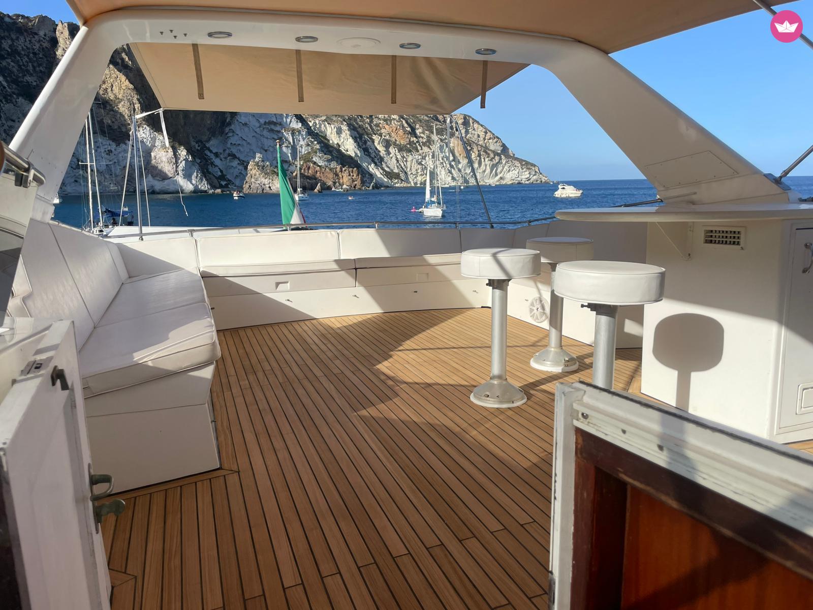 Bateau à moteur Hatteras M/Y 70 2000cv 3