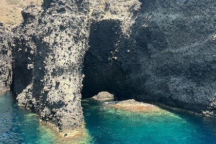 Captain Leo - Private Half-Day Cruises around Santorini