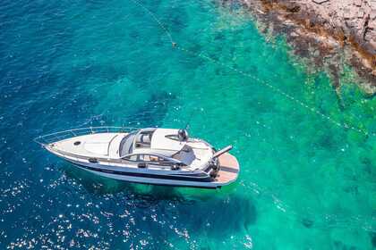 Hire Motorboat Pershing 46 Hvar