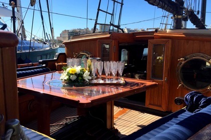 Luxury Motorsailer in Athens & Mykonos!