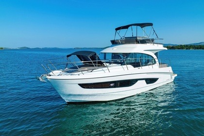 Hire Motorboat  Antares 11 Fly OB Pirovac