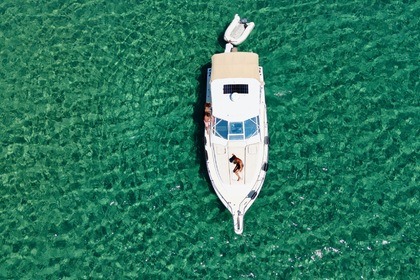 Charter Motorboat Tiara 33 Santorini