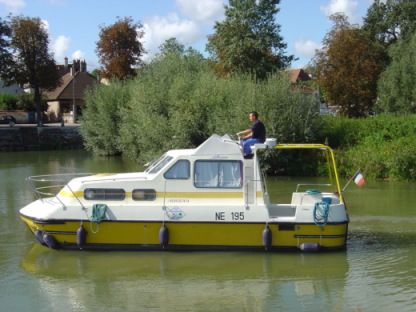 Charter Houseboat Les Canalous Triton 860 Fly Briare