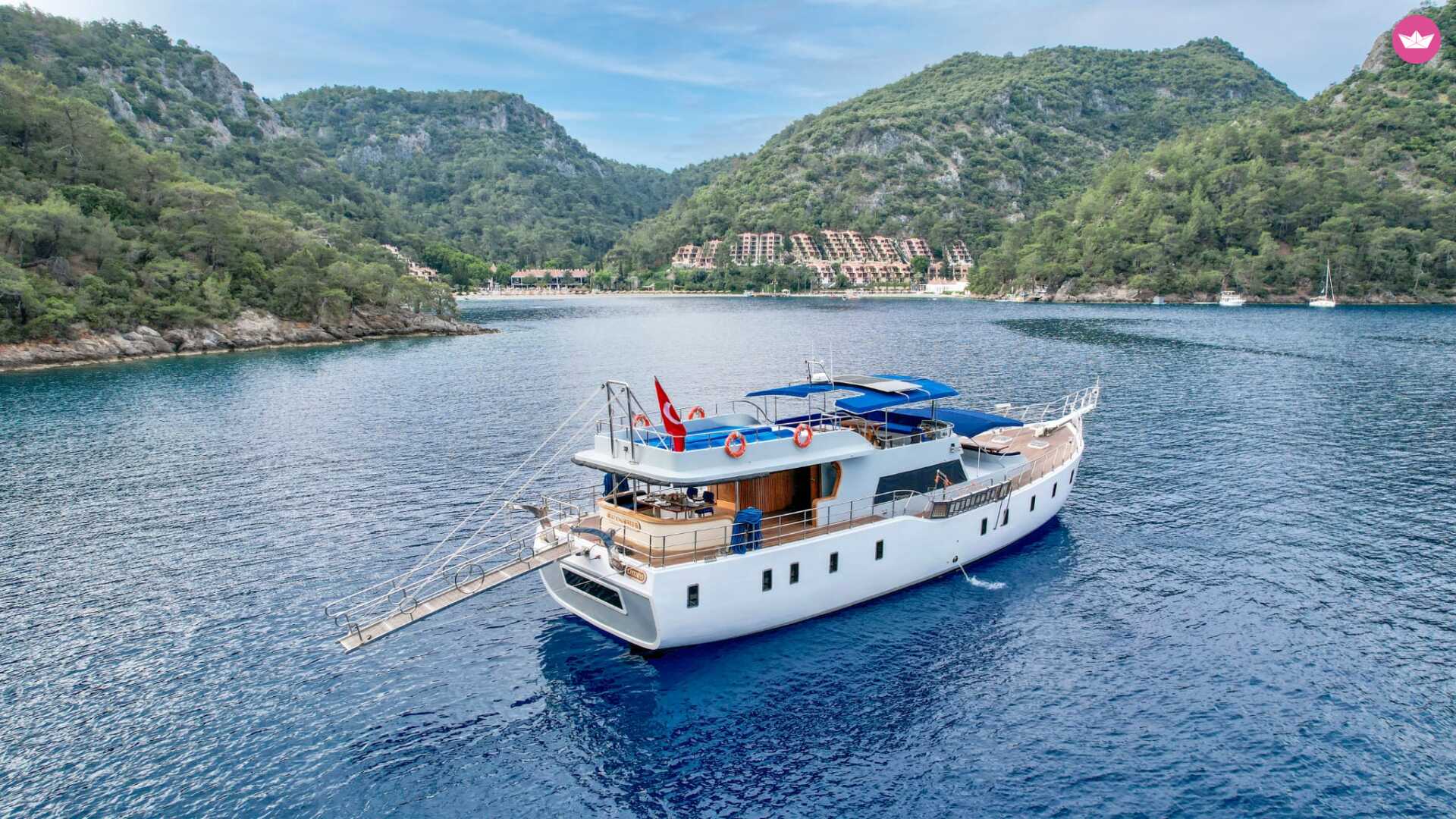Goélette Luxury custom built gulet with a capacity of 12 Luxury Gulet 24m 3