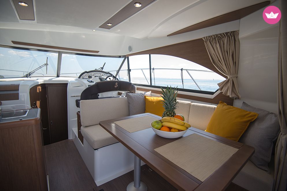 Bateau à moteur Beneteau Antares 36 600cv 3