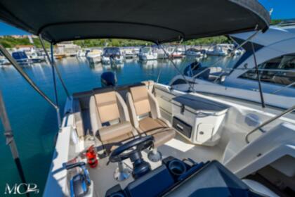 Quicksilver Activ 755 SunDeck with 300 HP