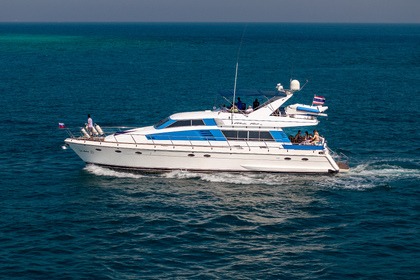 Een jachtcruise langs de kust van Pattaya van 3 uur. Accommodatie voor 1 tot 20 personen.