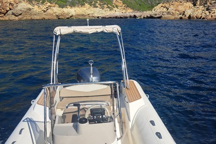 Ενοικίαση Φουσκωτό Capelli 700 Galéria