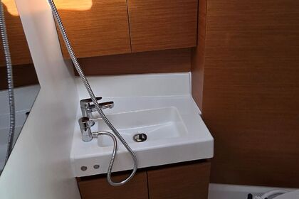 Hyra båt Segelbåt Jeanneau Sun Odyssey 380 Pula