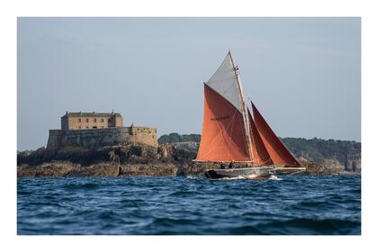 Hyra båt Segelbåt Keraudren cotre aurique Saint-Malo