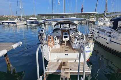 Hyra båt Segelbåt Bavaria Yachtbau Bavaria Cruiser 34 - 2 cab. Krk