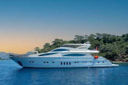 Luxury Motoryacht with a capacity of 10 people