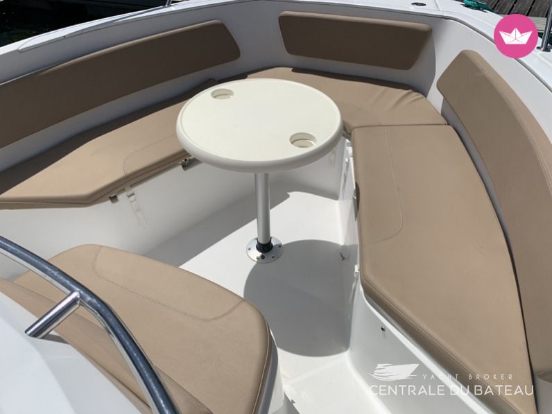 Bateau à moteur Jeanneau Cap Camarat 7.5 Cc 250cv 2
