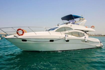 Hyra båt Motorbåt Majesty 52 Dubai