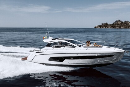 Hire Motorboat Azimut ATLANTIS 45 Capri