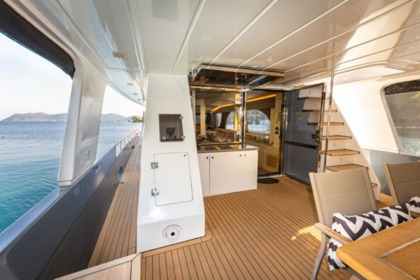 Luxury motor yacht with a capacity of 8 people