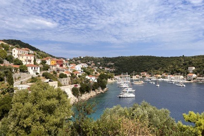 Discover the Ionian Islands by Sailing Yacht: A Unique Adventure of Relaxation and Nature
