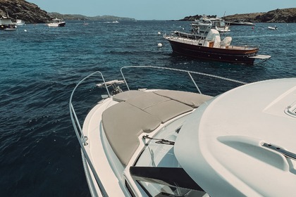 Beneteau Antares 8 in Cadaqués, Port Lligat