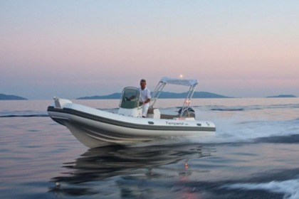 Location Bateau à moteur  CAPELLI TEMPEST 650 OEPN LUXE Arzon