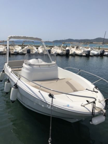 Charter Motorboat Jeanneau Cap Camarat 6.5 Le Lavandou
