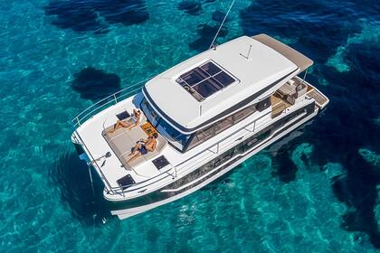Rental Motorboat Fountaine Pajot MY4.S Marsala