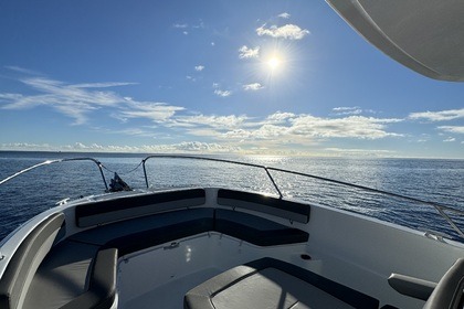 Disfruta del mar a bordo en la jeanneau cap camarat 9.0 wa