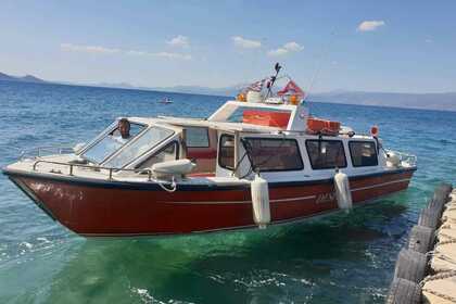 Hire Motorboat Robalo Custom Hydra