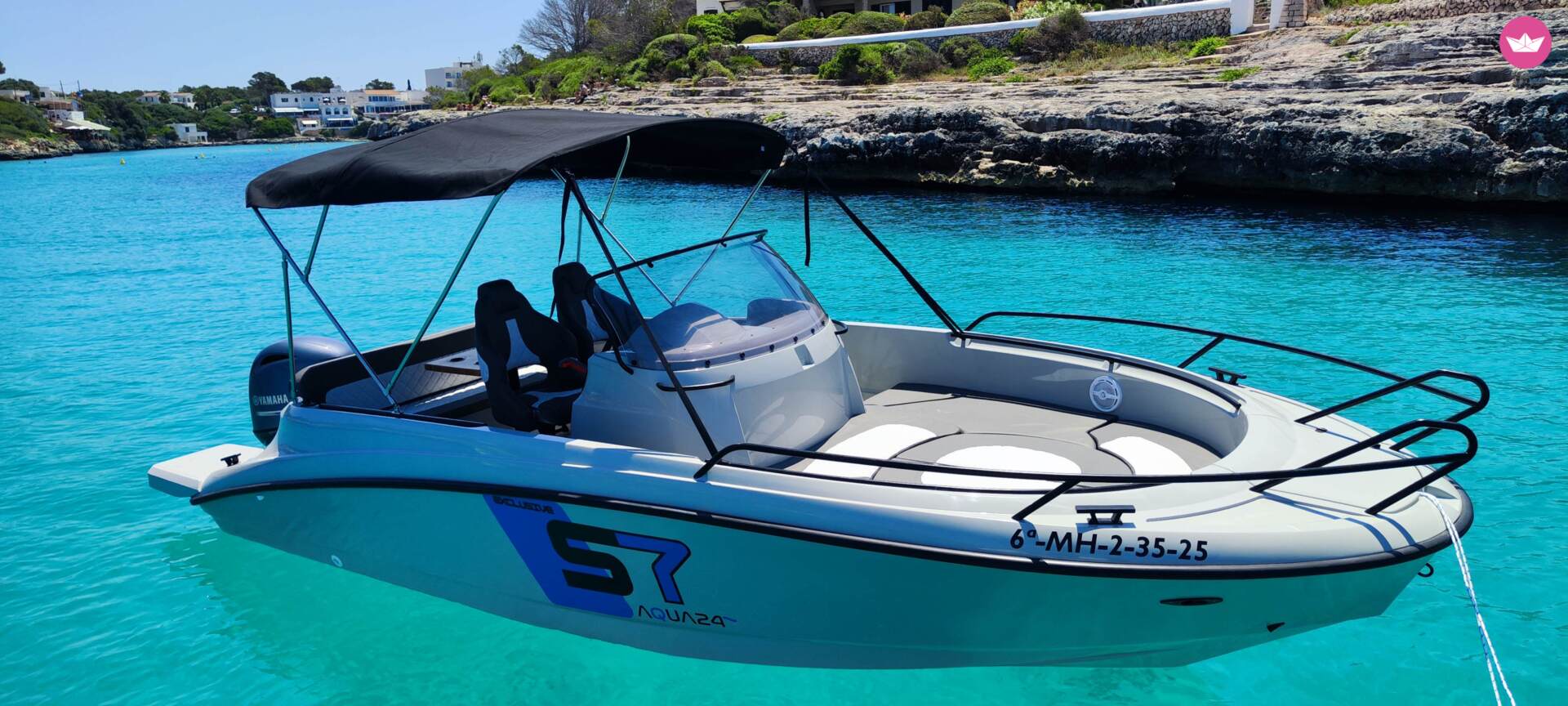 Bateau à moteur Aqua S7