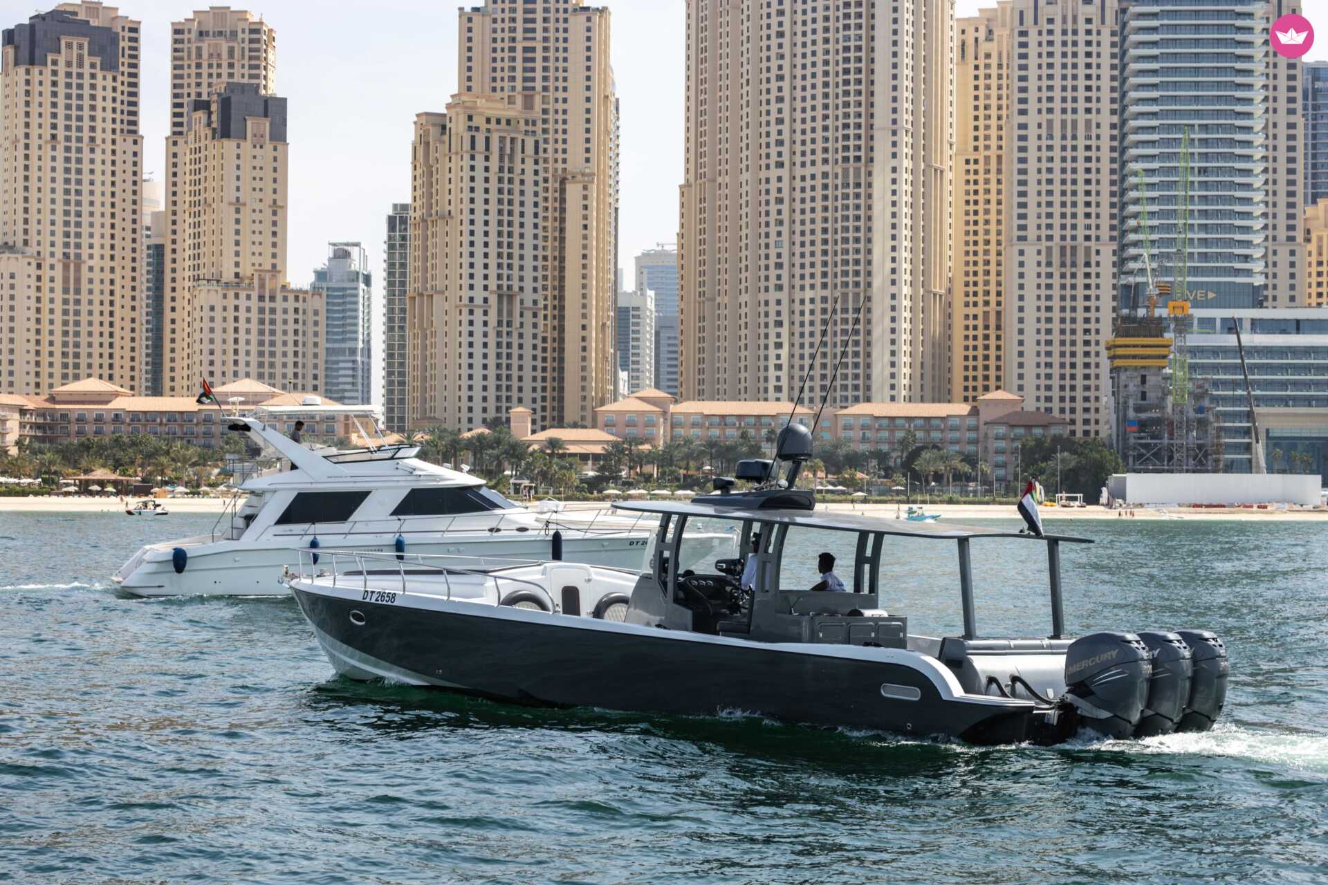 Bateau à moteur Emirates Boat 50ft 1150cv 3