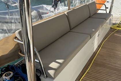 ?? Dream Cruise to the Grenadines and/or Dominica Catamaran IA Orana Experience a unique journey aboard our high-end catamaran, combining comfort and tropical adventure.