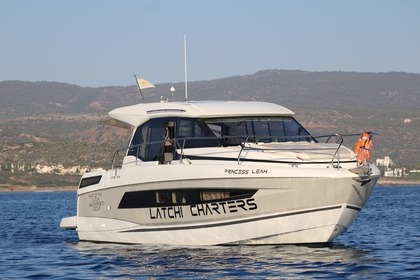 Charter Motorboat Jeanneau NC33 Latsi
