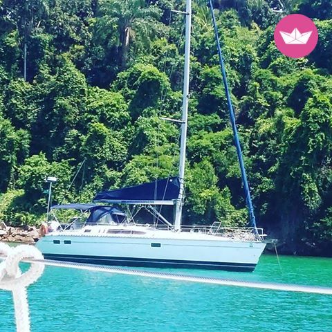 Sailboat Hunter 40.5 Legend for hire