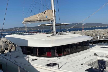 Charter Catamaran Lagoon-Bénéteau Lagoon 42 - 3 + 1 cab. Saint-Raphaël