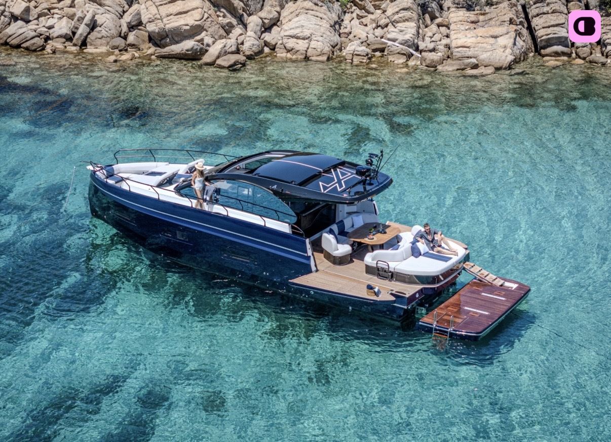 Bateau à moteur Beneteau Granturismo 50 Alpine 2