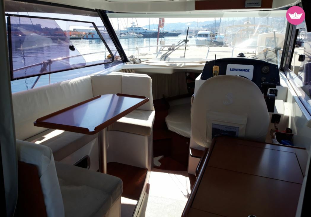 Bateau à moteur Beneteau Antares 9 250cv 7