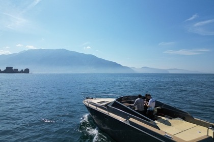 Rental Motorboat Itama 38 Capri