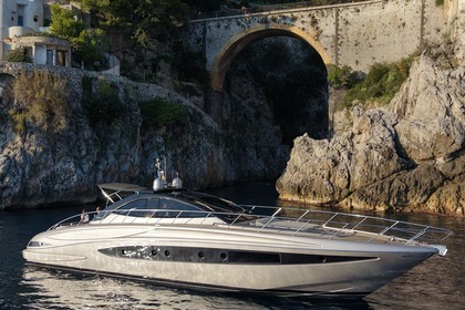 Charter Motor yacht Riva Vertigo Positano