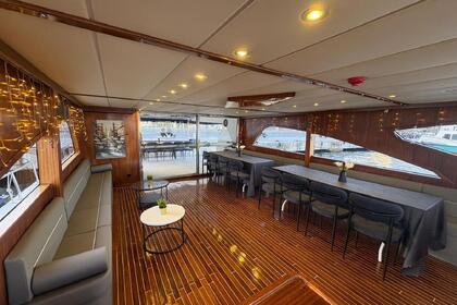 Istanbul Gold Standard: Private Luxury Yacht Rentals on the Bosphorus