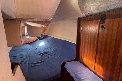 Jeanneau Fantasia DL nel vecchio porto di Yvoire sul Lago di Ginevra