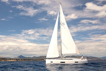 Rental Sailboat Bavaria Bavaria C45 Alimos Marina