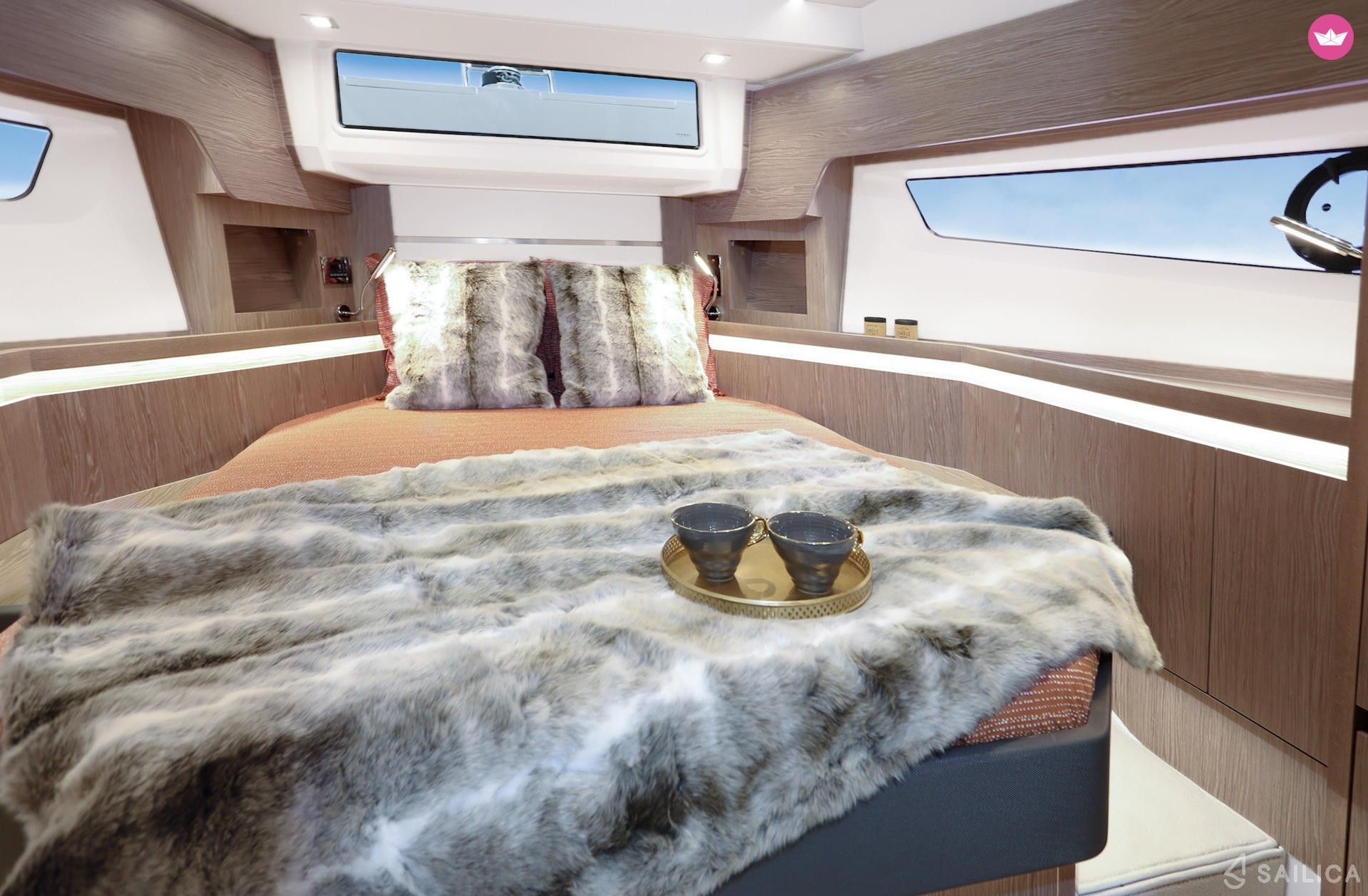 Motorboat Sealine C430 for hire