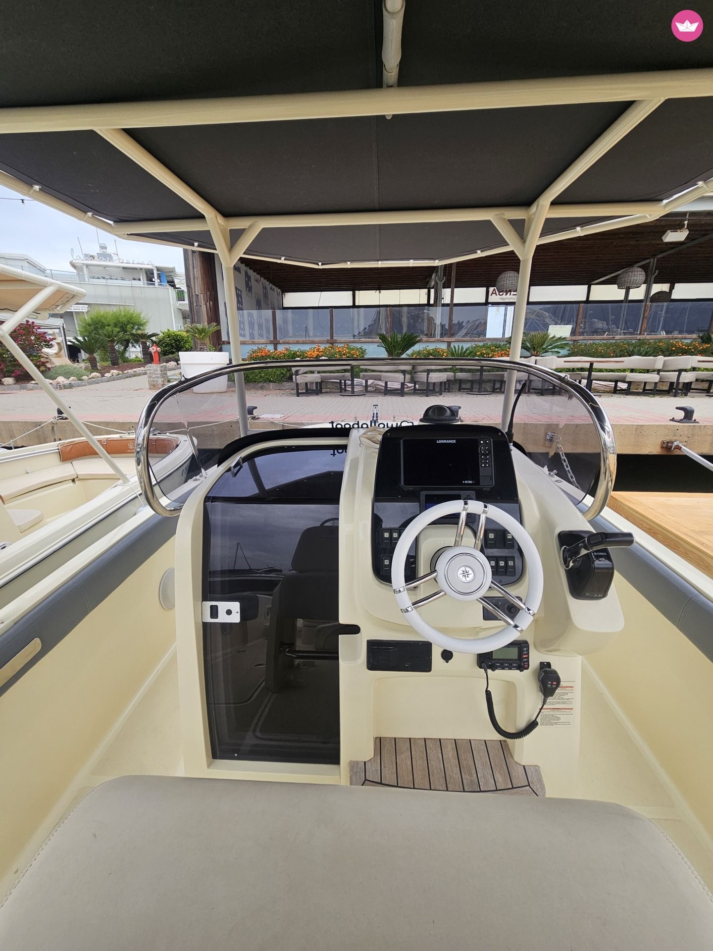 Bateau à moteur Fairline INVICTUS FX240 250cv 2