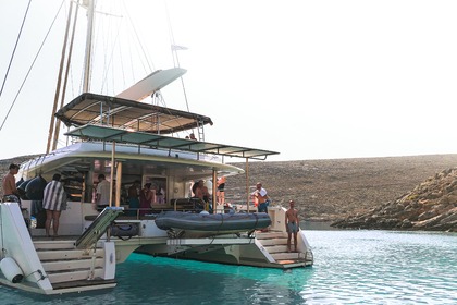 PRIVATE LUXURY CATAMARAN CRUISE TO DIA ISLAND WITH MEAL AND WATER ACTIVITIES