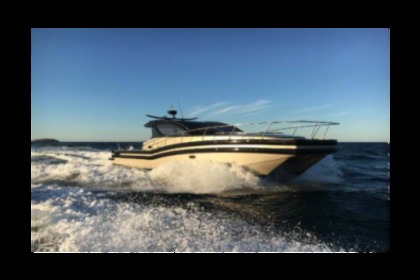Hire Motorboat Yacht Industries Cat tender 45 + Seabob F5/Prix Fin de saison Oct Beaulieu-sur-Mer