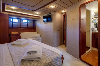 Ferretti 720