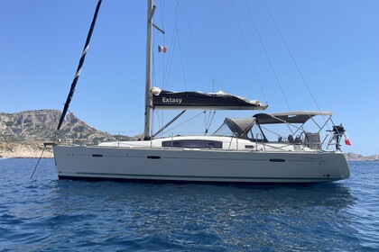 Charter Sailboat Beneteau Oceanis 40 Port-Saint-Louis-du-Rhône