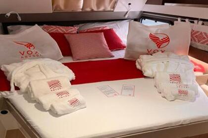 PAX ABYSSI: catamarano con opzione chef privato